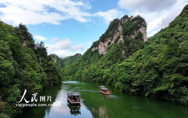 邦乾配倍 湖南张家界：乐游宝峰湖