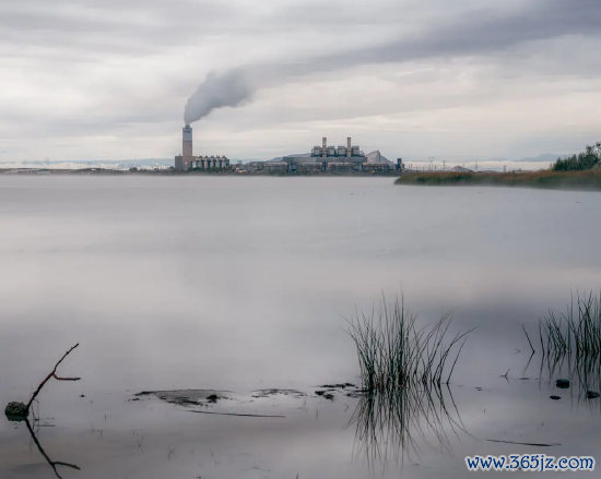 美国因燃烧煤炭、石油和天然气产生的温室气体排放量曾一度呈下降趋势，但在特朗普重返白宫后，该数据同比上升 1.9%。